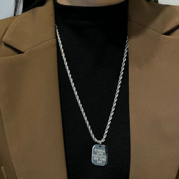 Массивная цепочка с прямоугольным жетоном CJH67761