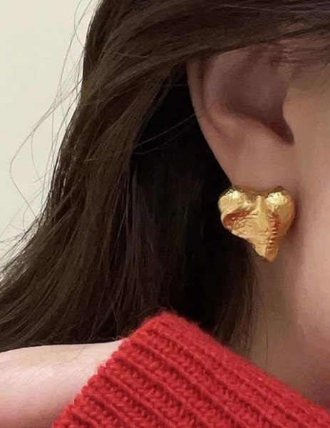 Серебристые пусеты «Мятые сердца» XL Z31676