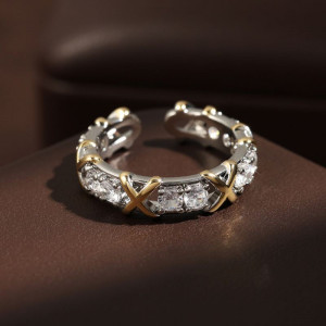 Кольцо-дорожка с крестообразными элементами и камнями CJG26553