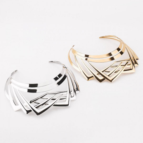 Жесткое колье геометрическое из переплетенных золотистых обручей CJN35063