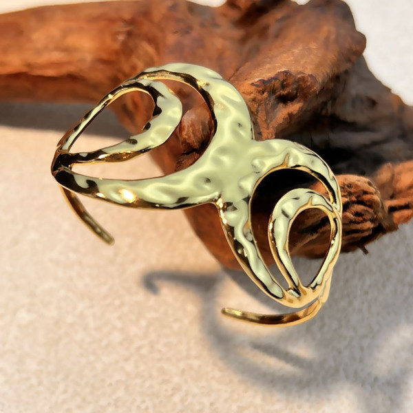 Браслет-кафф ажурный с круглыми элементами CJM18935