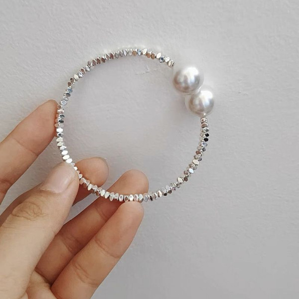 Браслет жесткий фактурный с парным жемчугом CJJ00066