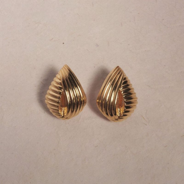 Объемные серьги с рельефными полосами CJL16384