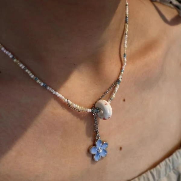 Бусы из бисера с подвеской в форме цветка и жемчужным акцентом CJH78431