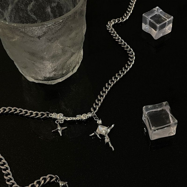 Цепочка с кулоном в форме сияющей звезды CJH56261