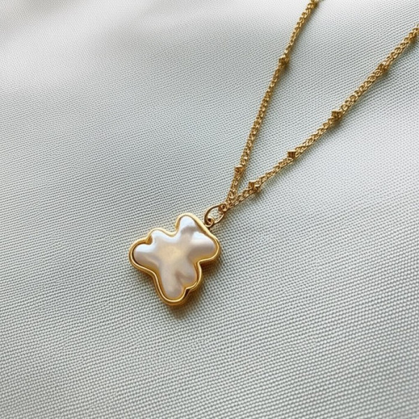 Золотистая цепочка с подвеской в форме медведя с перламутром J11284CJJ