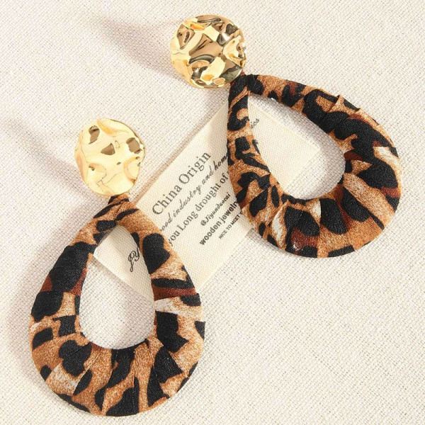 Акцентные серьги-пусеты капли с принтом CJN34128