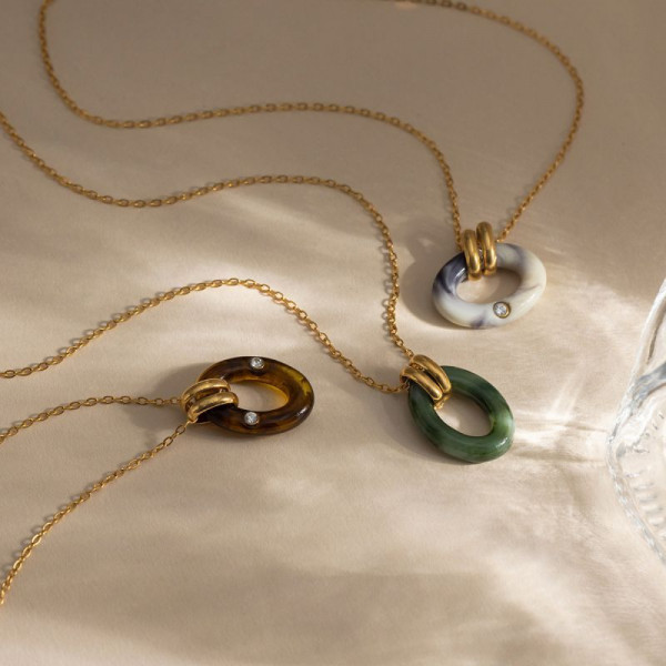 Цепочка с подвеской в форме кольца из акрилового камня CJT23162