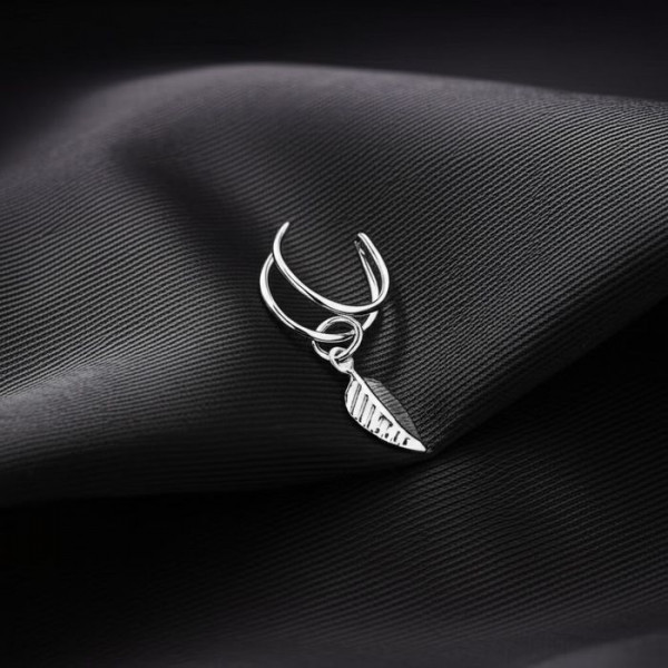 Серебристый кафф с подвеской-листом 2D67317MCK