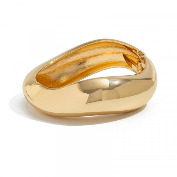 Браслет жесткий асимметричный обтекаемой формы CJL85691