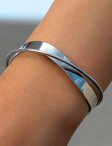 Жесткий браслет L00756