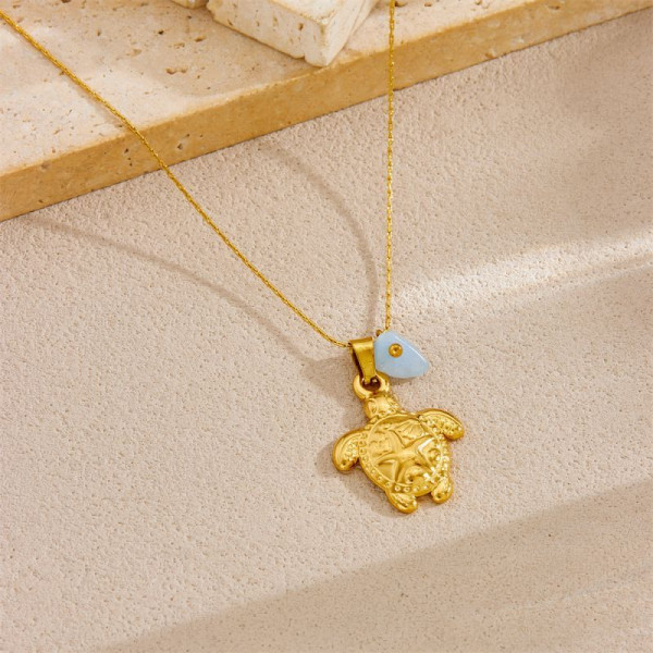 Золотистая цепочка с объемным кулоном в форме черепахи CJP55851