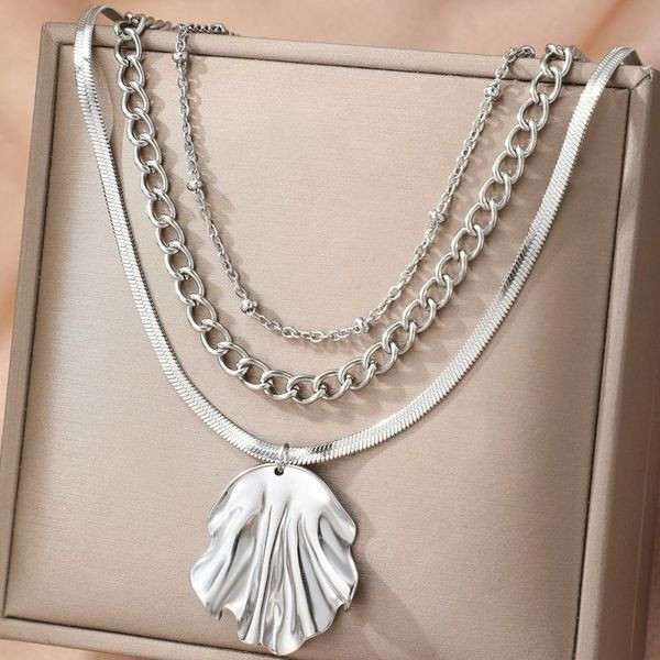 Серебристое многослойное колье с листом CJL77610