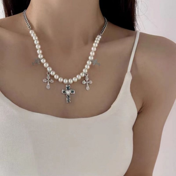 Жемчужное колье-галстук с подвесками-крестами CJH50267