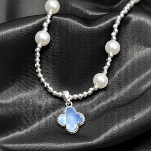 Элегантные жемчужные бусы с подвеской-клевером J10736CJJ