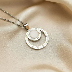 Колье с подвеской в форме диска с винтовым дизайном J10816CJJ