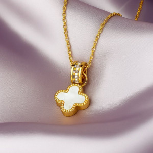 Колье с подвеской в форме четырехлистника с перламутром J10812CJJ