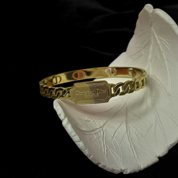 Браслет жесткий с гравировкой и цепочкой J11470CJJ