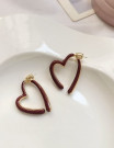 Бордовые серьги-конго в форме крупных сердец Z39349