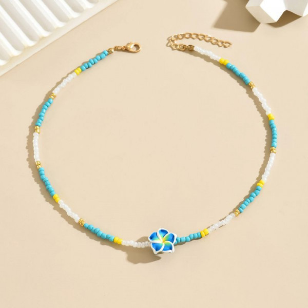 Тонкий бисерный чокер с миниатюрными цветочными вставками CJP82294