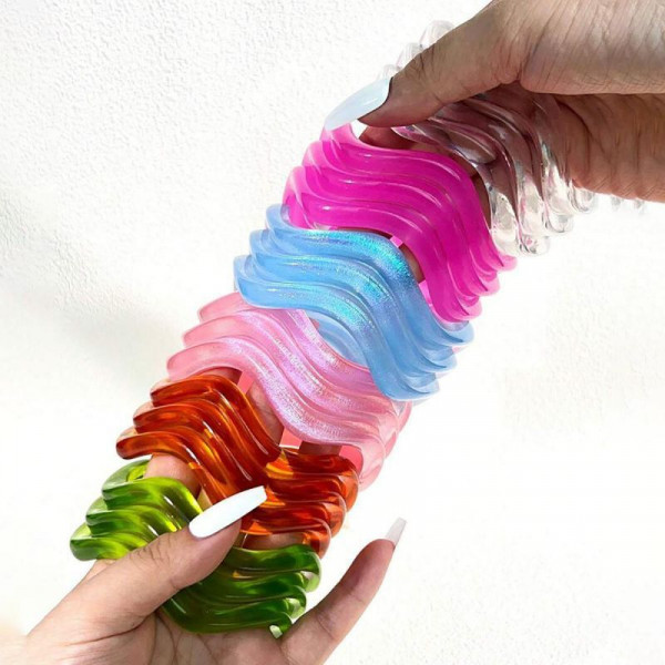 Браслет жесткий волнообразный из яркого прозрачного акрила CJN37356