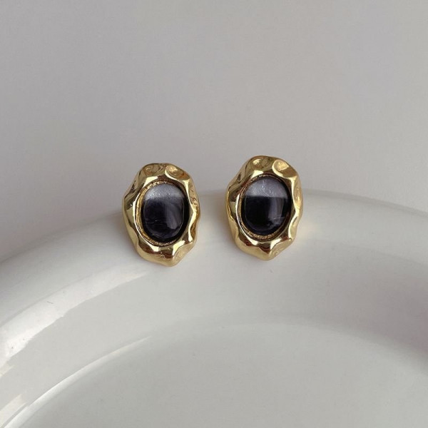 Серьги-пусеты с темным камнем «Оникс» N89428