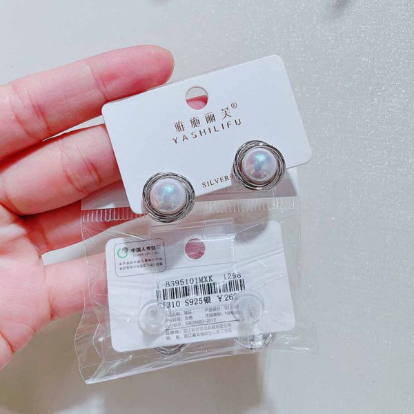 Серьги-гвоздики с жемчужиной в круглой оправе J10721CJJ