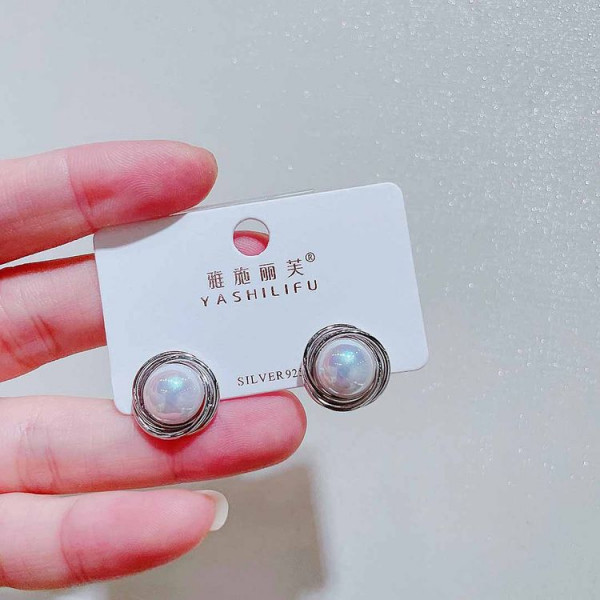 Серьги-гвоздики с жемчужиной в круглой оправе J10721CJJ