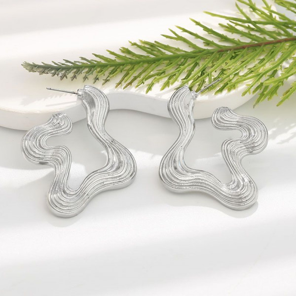 Оригинальные серьги-пусеты изогнутые линии CJL97449