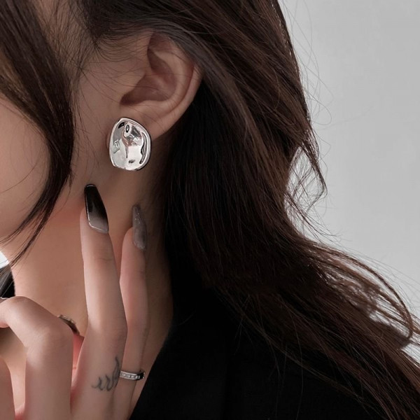 Серебристые серьги-пусеты Абстрактный овал CJC16418