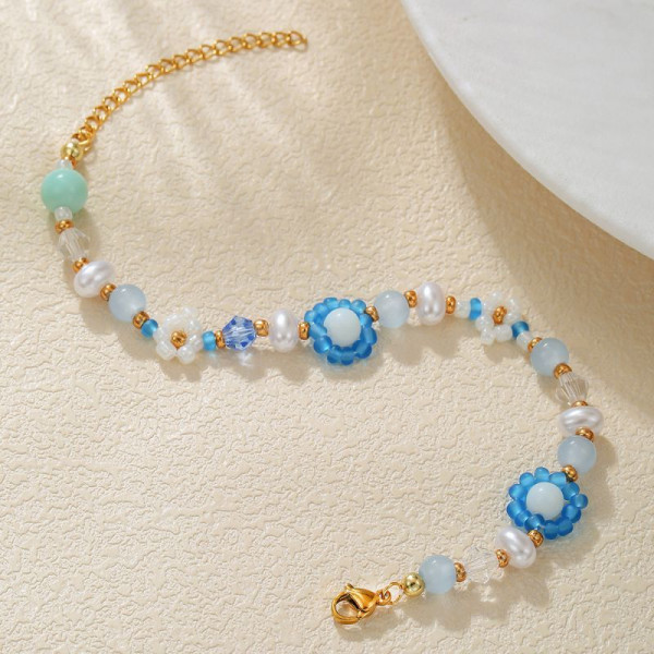 Браслет из нежных бусин с сердечками CJP35836