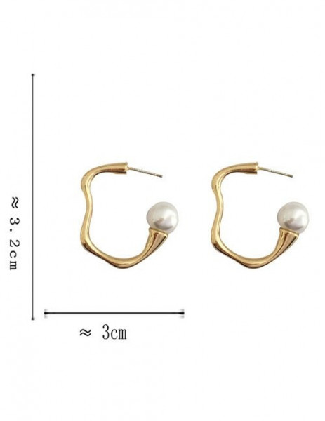 Серебристые серьги-кольца с изгибом и жемчужной вставкой Z28482