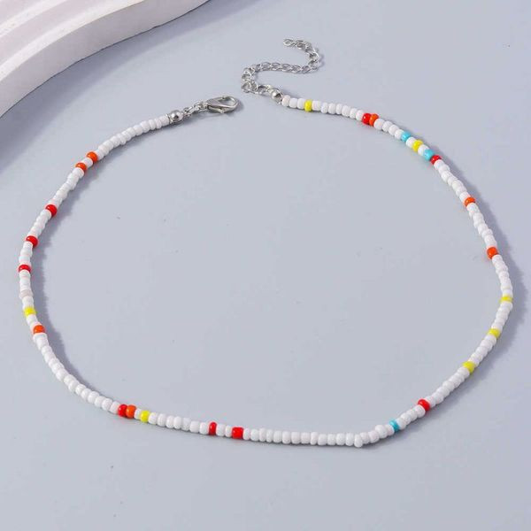 Тонкие бусы из красного камня в минималистичном стиле CJL40694