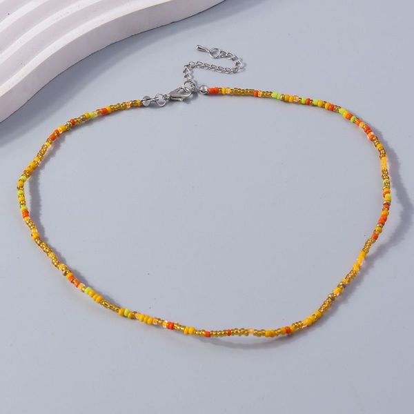 Тонкие бусы из красного камня в минималистичном стиле CJL40694