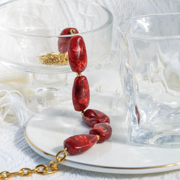 Колье из крупных нежно-розовых камней в золотистой оправе CJP93451