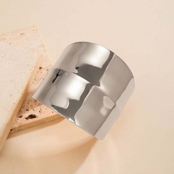 Браслет жесткий широкий с вогнутой поверхностью CJL59862