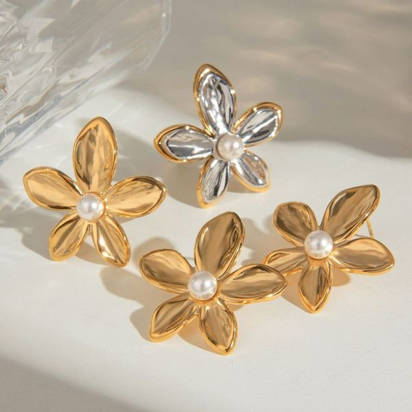 Кольцо-цветок с перламутровыми лепестками в золоте CJH02692