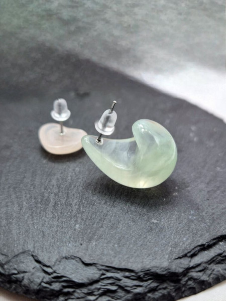 Набор акцентных акриловых серег пусет в форме капель и сердец J11380CJJ