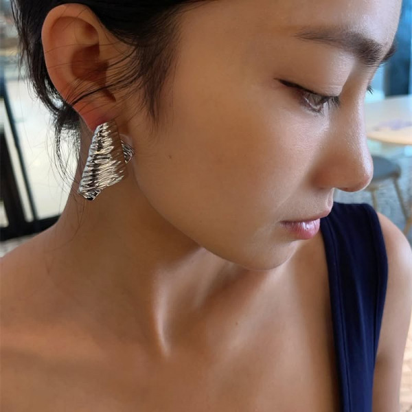 Серебристые абстрактные серьги-пластины 1J11735CJJ