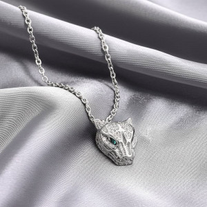 Анималистическое колье с объемной подвеской в виде головы пантеры J10830CJJ
