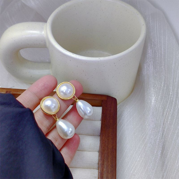 Серьги пусеты с крупными барочными жемчужинами в оправе CJD60456