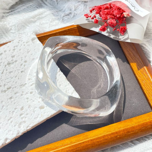 Браслет жесткий спиралевидный из прозрачного акрила CJR56920