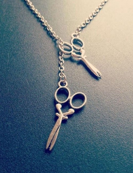 Серебристое колье-галстук с подвеской в форме ножниц Z33824