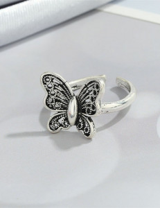Массивное разомкнутое кольцо с крупной бабочкой S46593