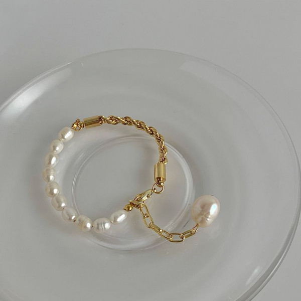 Браслет из жемчуга с золотистой цепью CJQ27057