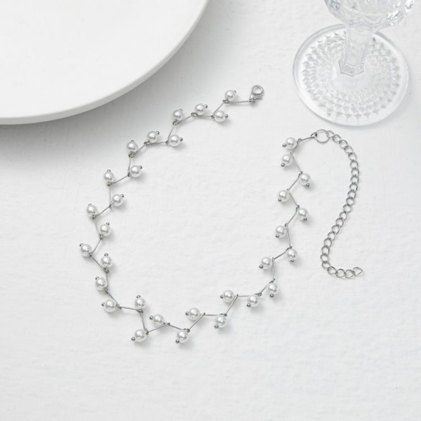 Ажурное стальное колье с растительным орнаментом и кристаллами J11382CJJ