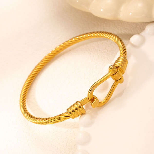 Браслет жесткий плетеный с замком в форме скобы CJL77469