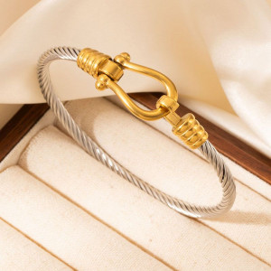 Браслет жесткий плетеный с замком в форме скобы CJL77469