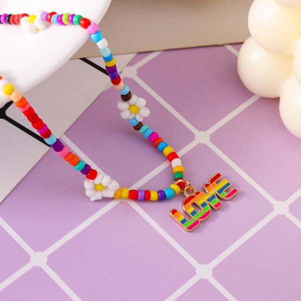 Многоцветные бусы из бисера с подвесками в форме смайлов и букв CJH91346
