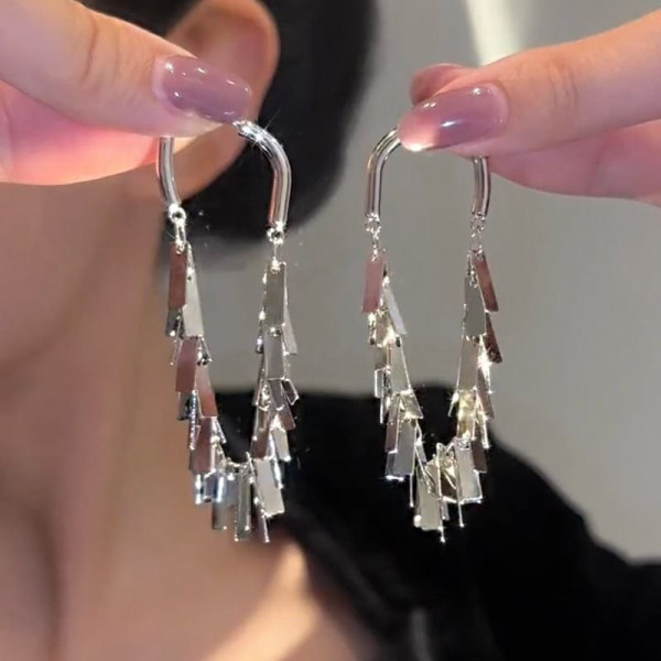 Длинные серьги-кольца с зеркальными подвесками M86421